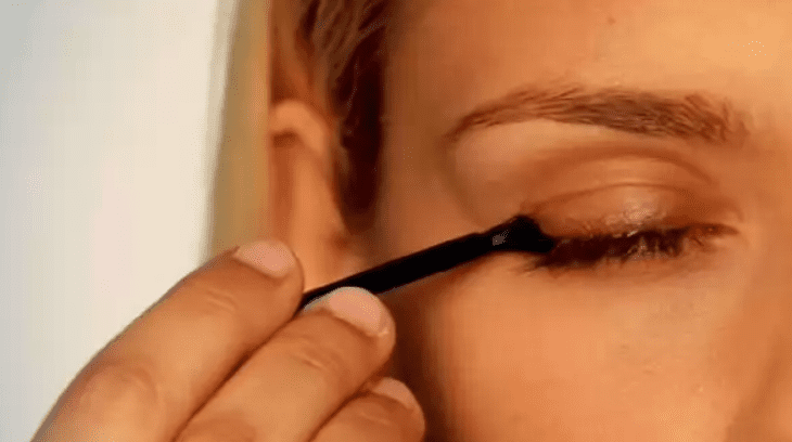 Lattise eyelash treatment application tool.